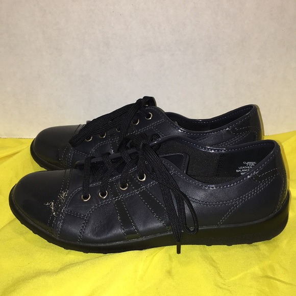 dressy sneaker shoes